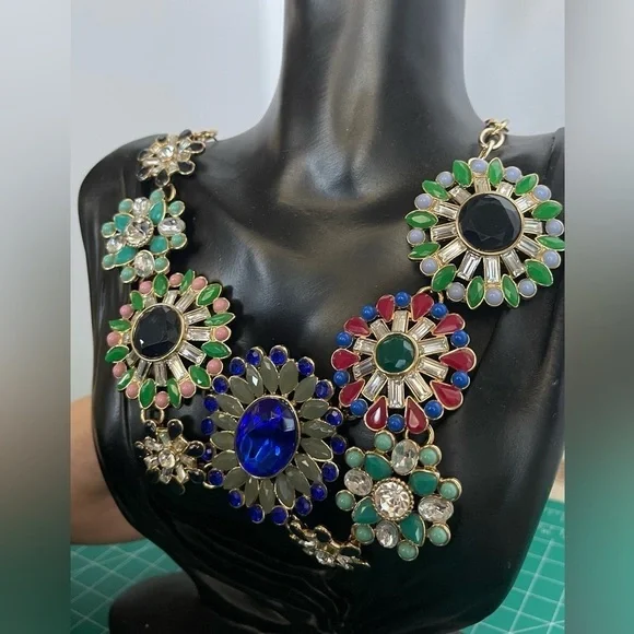 J crew flower statement crystal rhinestone necklace - Picture 4 of 7